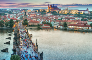 Scopri la magia di Praga in tre giorni tra storia, cultura e gastronomia.
