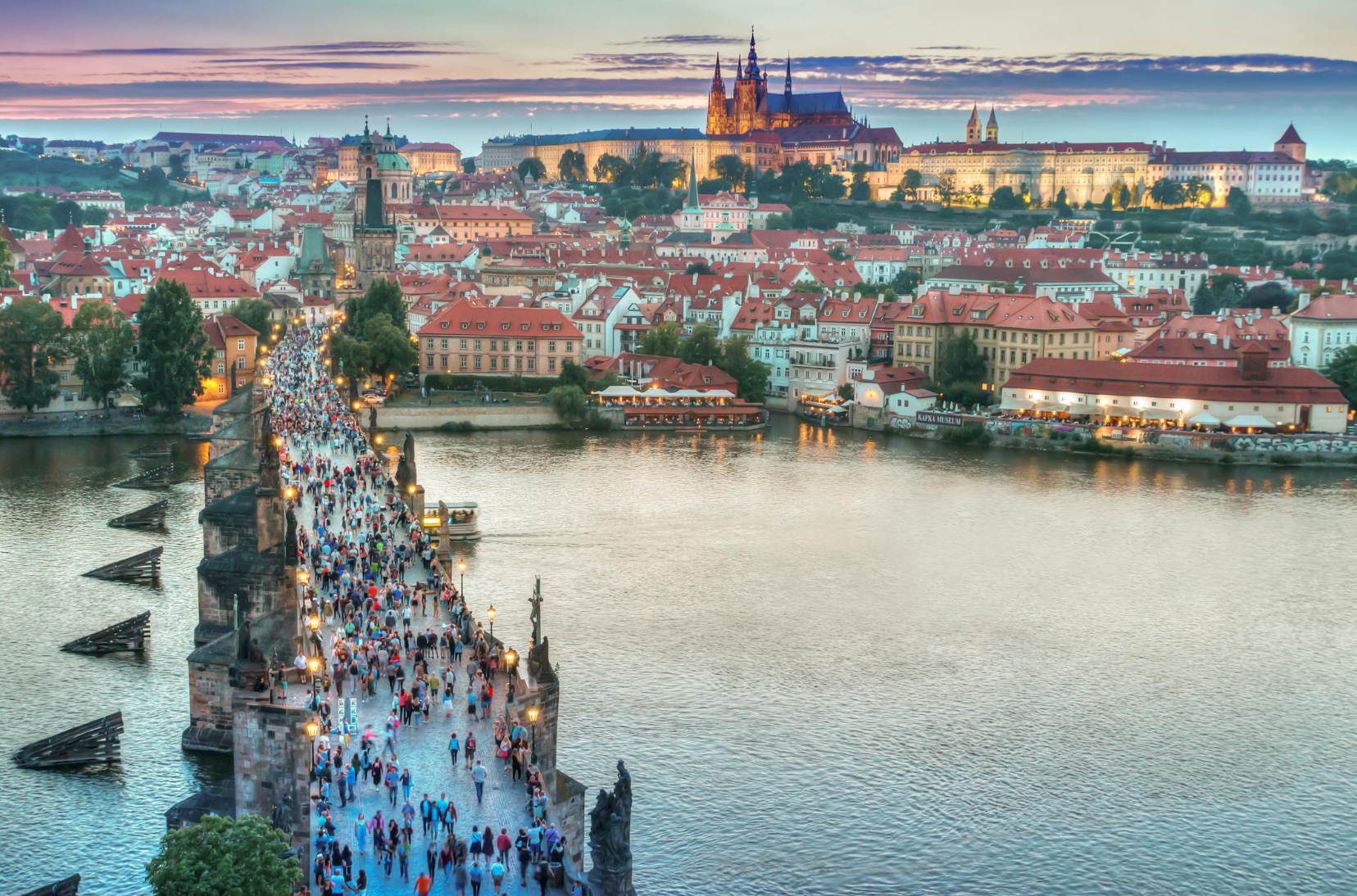 Scopri la magia di Praga in tre giorni tra storia, cultura e gastronomia.