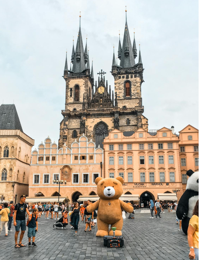 Scopri la magia di Praga in tre giorni tra storia, cultura e gastronomia.