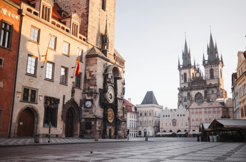 Scopri la magia di Praga in tre giorni tra storia, cultura e gastronomia.